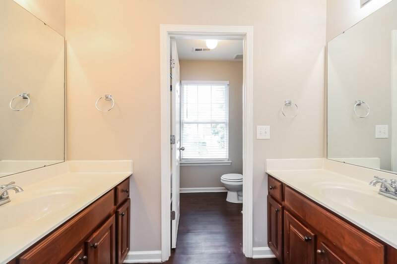 3,330/Mo, 3809 Caldwell Ridge Pkwy Charlotte, NC 28213 Main Bathroom View