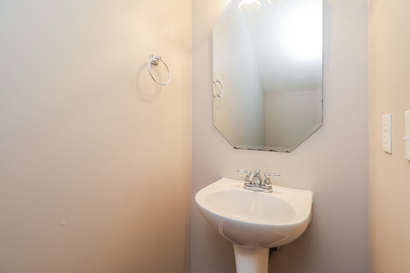 3,330/Mo, 3809 Caldwell Ridge Pkwy Charlotte, NC 28213 Bathroom View