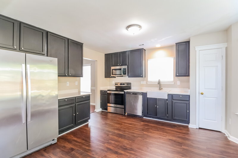 2,185/Mo, 4603 Keeneland Ln Charlotte, NC 28216 Kitchen View 2
