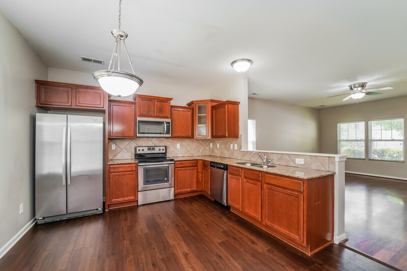 1,870/Mo, 1040 Joselynn Dr Gastonia, NC 28054 Kitchen View 2