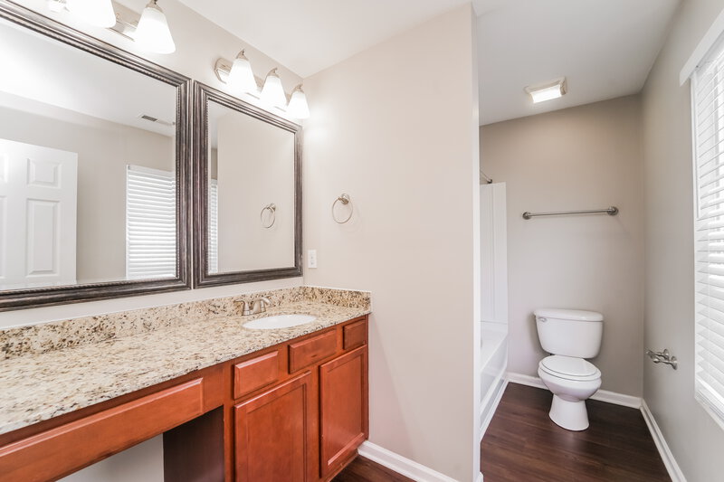 1,870/Mo, 1040 Joselynn Dr Gastonia, NC 28054 Main Bathroom View
