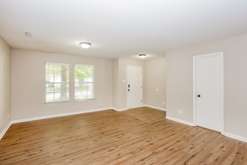 2,215/Mo, 4214 Quinn Dr Charlotte, NC 28269 Living Room View 2