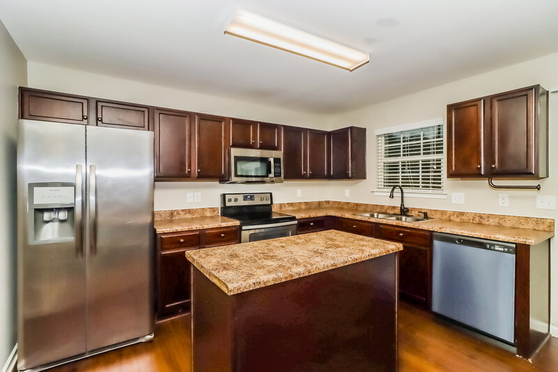 1,980/Mo, 1760 Eastway Dr Dallas, NC 28034 Kitchen View