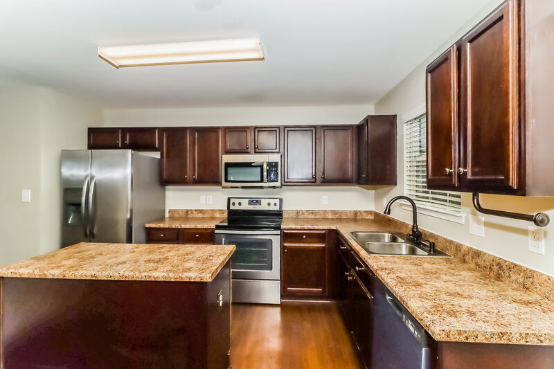 1,980/Mo, 1760 Eastway Dr Dallas, NC 28034 Kitchen View 2