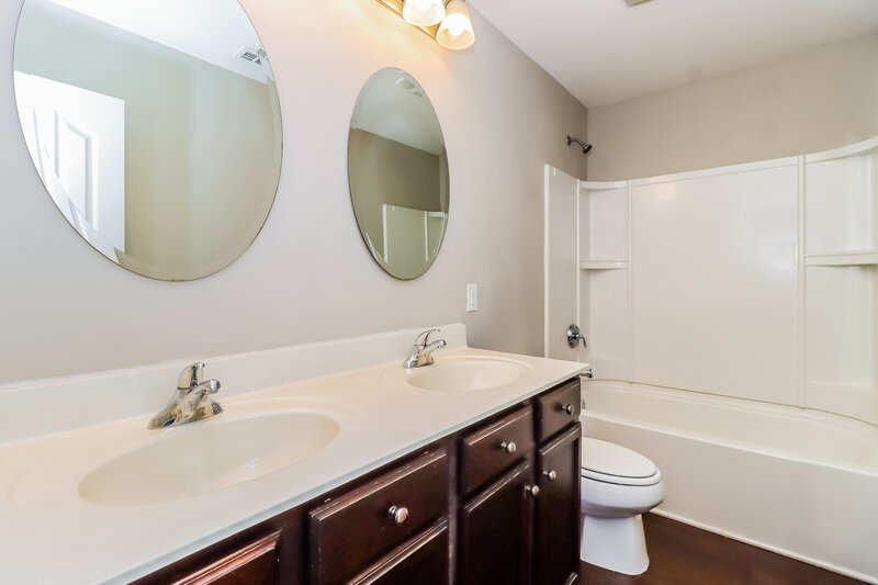 1,980/Mo, 1760 Eastway Dr Dallas, NC 28034 Bathroom View