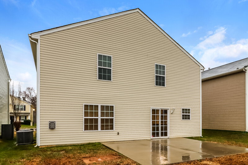 1,980/Mo, 1760 Eastway Dr Dallas, NC 28034 Rear View