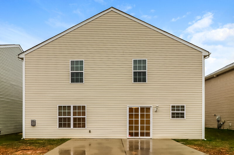 1,980/Mo, 1760 Eastway Dr Dallas, NC 28034 Rear View 2