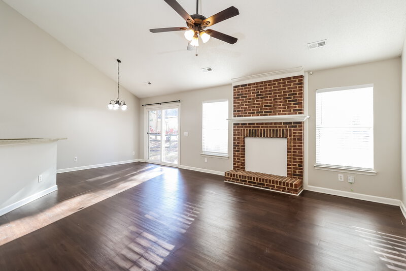 1,800/Mo, 13113 Peacock Ln Charlotte, NC 28215 Living Room View