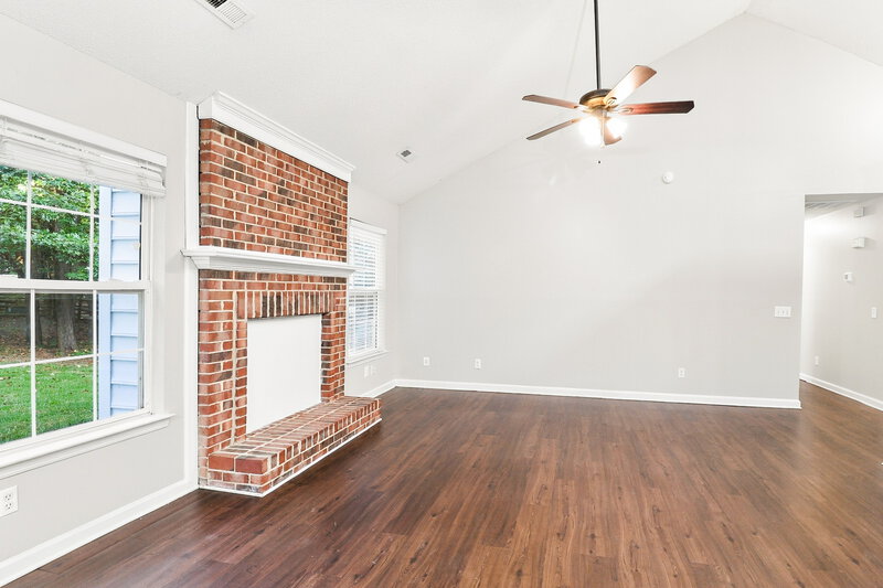 1,900/Mo, 13113 Peacock Ln Charlotte, NC 28215 Living Room View