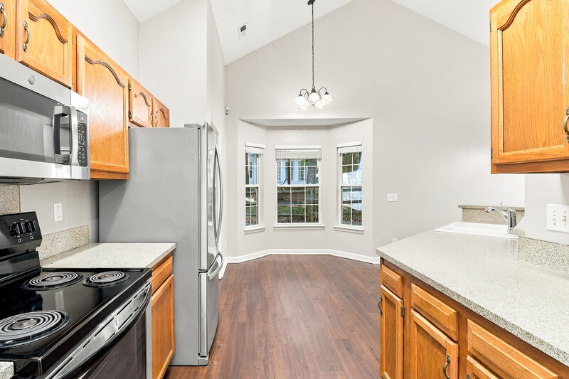 1,900/Mo, 13113 Peacock Ln Charlotte, NC 28215 Kitchen View 2
