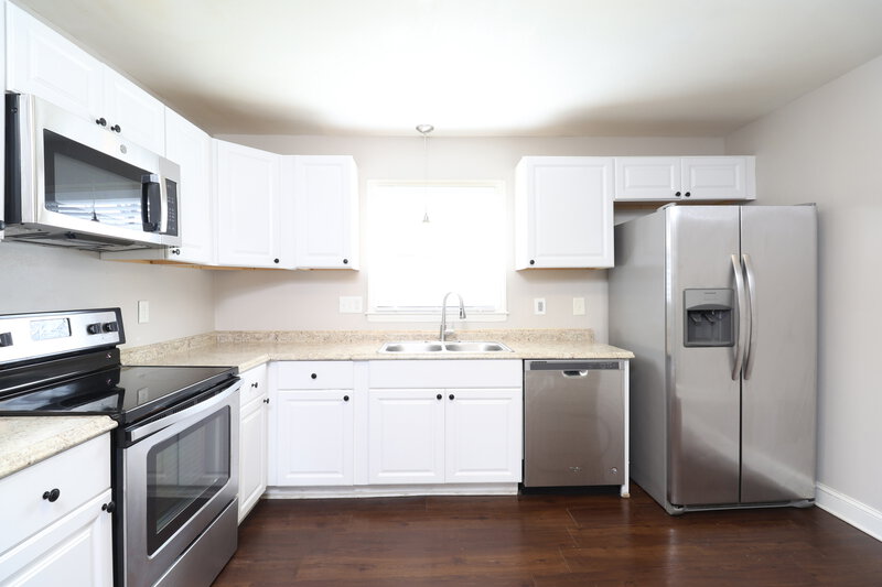 1,600/Mo, 5344 Evanshire Dr Charlotte, NC 28216 Kitchen View