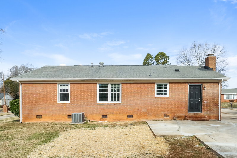 1,600/Mo, 5344 Evanshire Dr Charlotte, NC 28216 Rear View