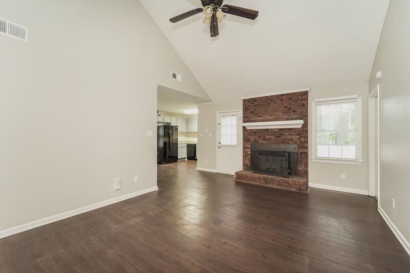 1,665/Mo, 7105 Thatcher Ct Charlotte, NC 28262 Living Room View 2