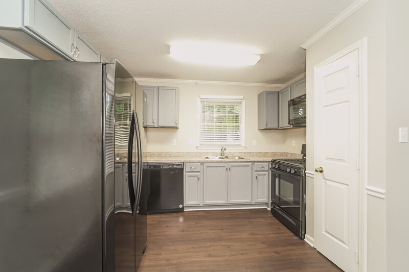 1,665/Mo, 7105 Thatcher Ct Charlotte, NC 28262 Kitchen View 2