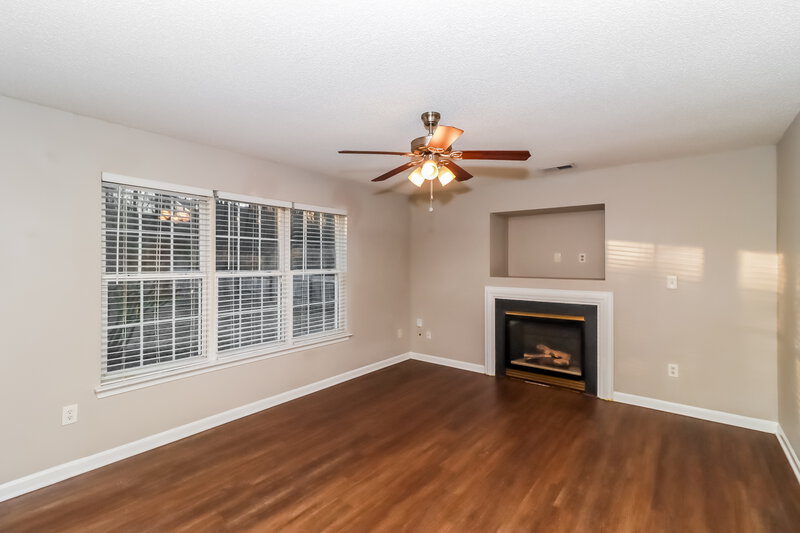 1,855/Mo, 4615 Sahalee Ln Charlotte, NC 28216 Living Room View