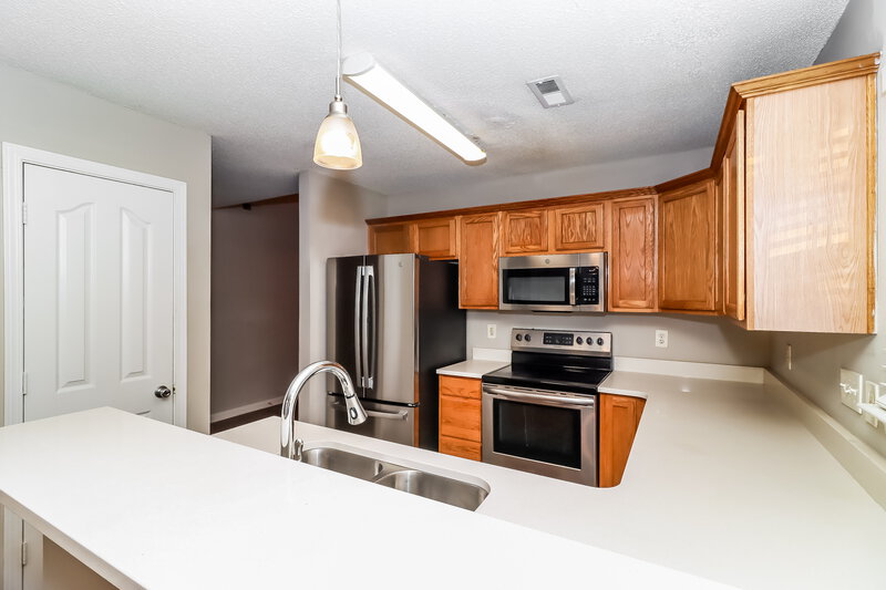 1,855/Mo, 4615 Sahalee Ln Charlotte, NC 28216 Kitchen View 2