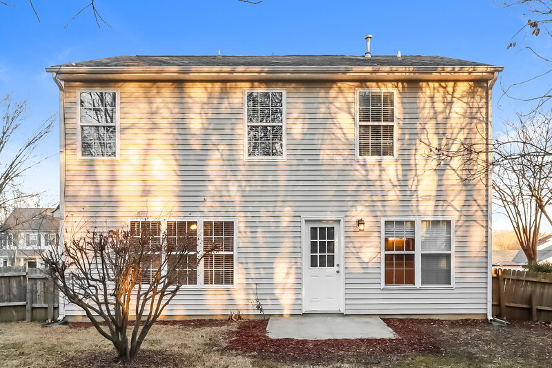 1,855/Mo, 4615 Sahalee Ln Charlotte, NC 28216 Rear View 2