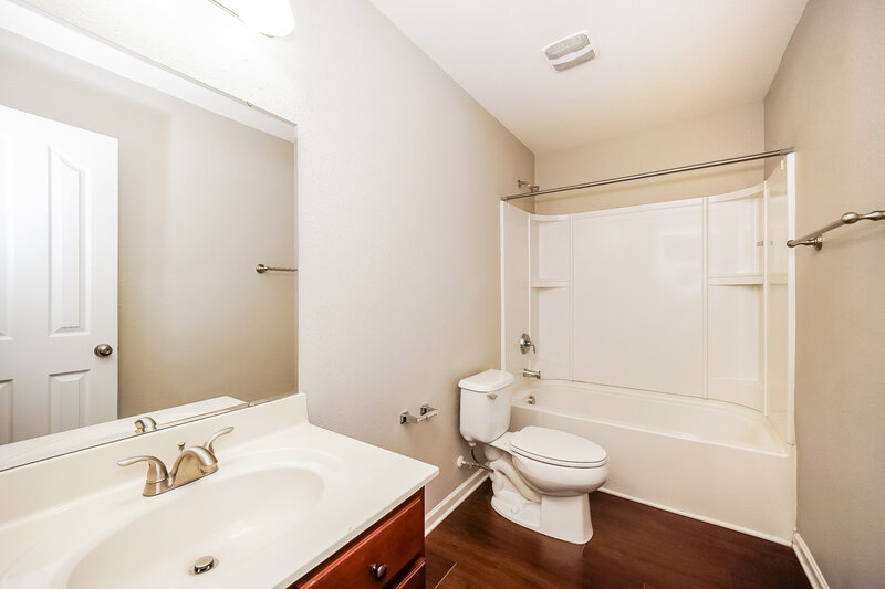 2,030/Mo, 1418 River Run Rd Lowell, NC 28098 Bathroom View