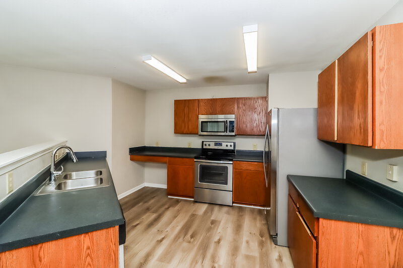 1,975/Mo, 108 Bennett Trail Dr Mount Holly, NC 28120 Kitchen View