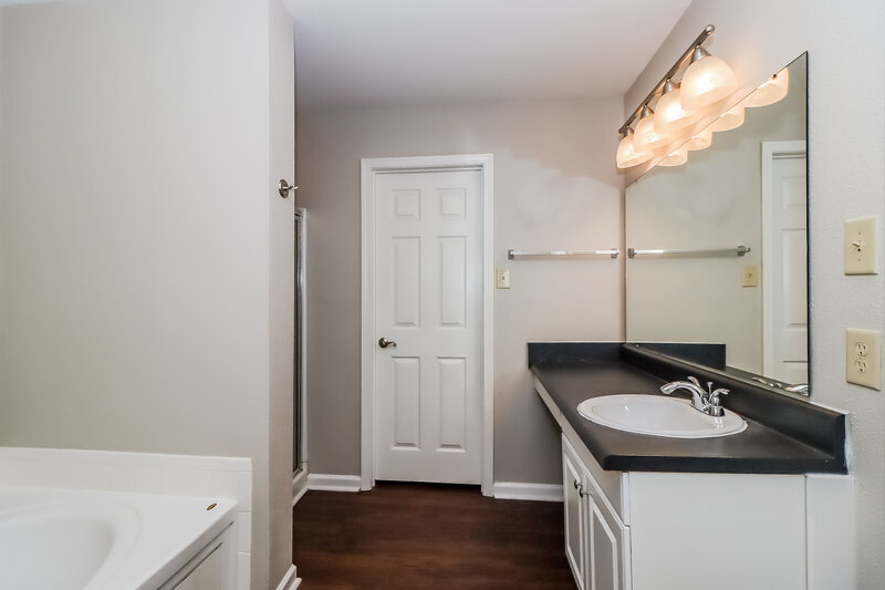 1,975/Mo, 108 Bennett Trail Dr Mount Holly, NC 28120 Main Bathroom View