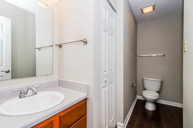1,975/Mo, 108 Bennett Trail Dr Mount Holly, NC 28120 Bathroom View