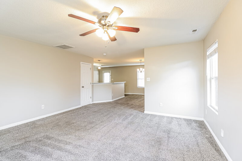 1,780/Mo, 810 Mattox Ct Charlotte, NC 28216 Living Room View 2