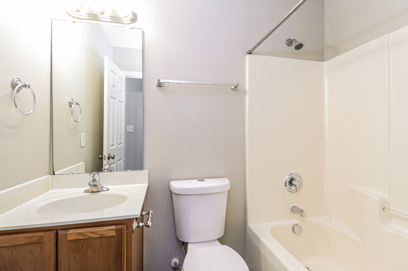 1,780/Mo, 810 Mattox Ct Charlotte, NC 28216 Bathroom View