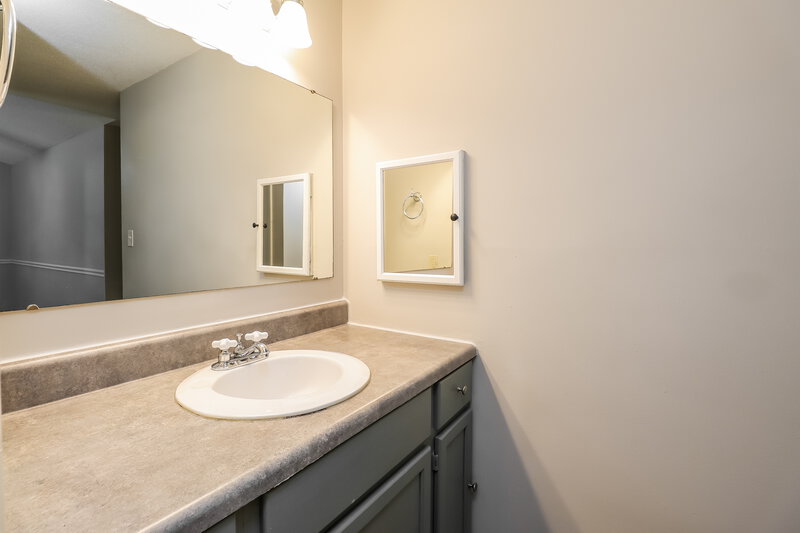 1,875/Mo, 10734 Spruce Mountain Rd Charlotte, NC 28214 Main Bathroom View 2