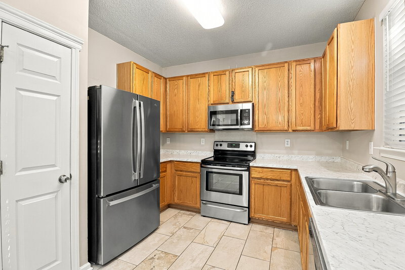 2,405/Mo, 4521 Hyperion Ct Charlotte, NC 28216 Kitchen View 2