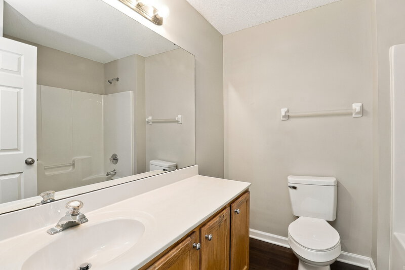 2,405/Mo, 4521 Hyperion Ct Charlotte, NC 28216 Primary Bathroom View