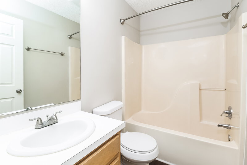 1,680/Mo, 544 Basswood Way Gastonia, NC 28052 Main Bathroom View