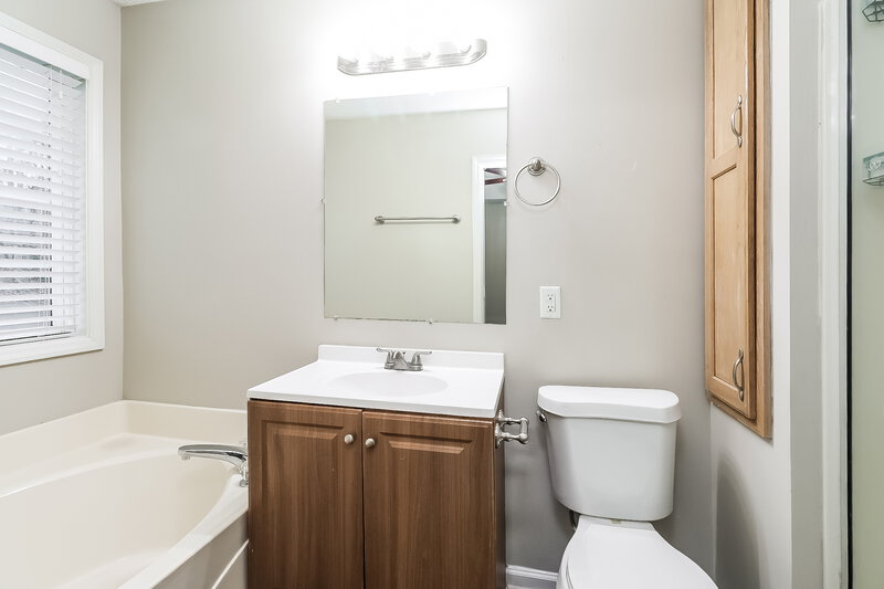 1,680/Mo, 544 Basswood Way Gastonia, NC 28052 Bathroom View