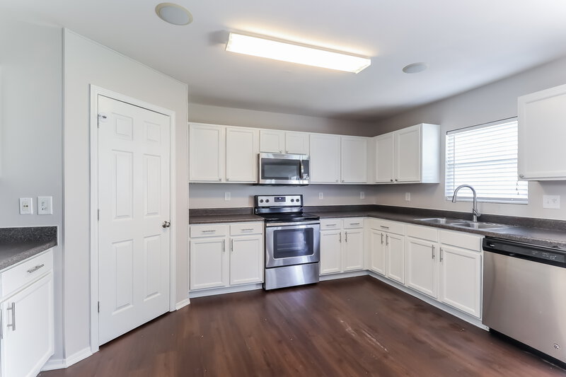 2,220/Mo, 941 Silverberry St Gastonia, NC 28054 Kitchen View 2