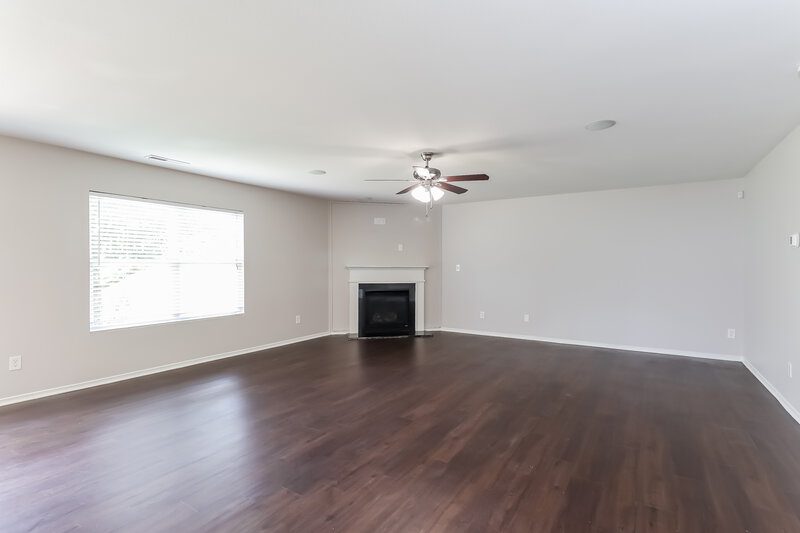 2,220/Mo, 941 Silverberry St Gastonia, NC 28054 Family Room View 2