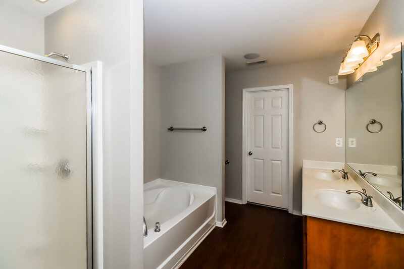 3,050/Mo, 941 Silverberry St Gastonia, NC 28054 Main Bathroom View