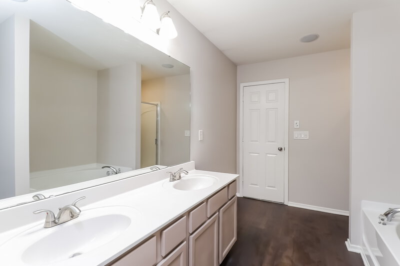 2,220/Mo, 941 Silverberry St Gastonia, NC 28054 Main Bathroom View