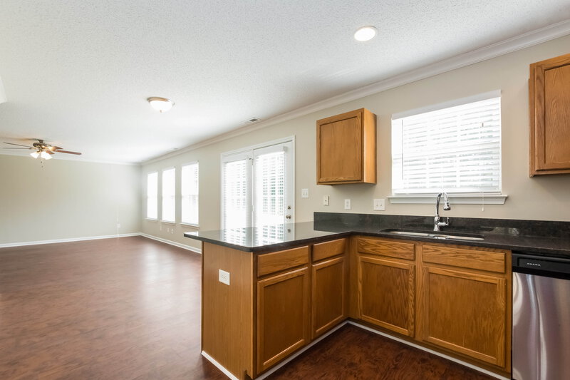 2,085/Mo, 4407 Staffordshire Ln Charlotte, NC 28213 Kitchen View