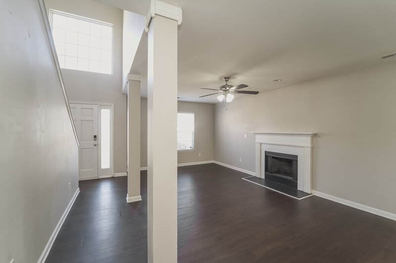 1,945/Mo, 7823 Montbrook Dr Charlotte, NC 28214 Living Room View