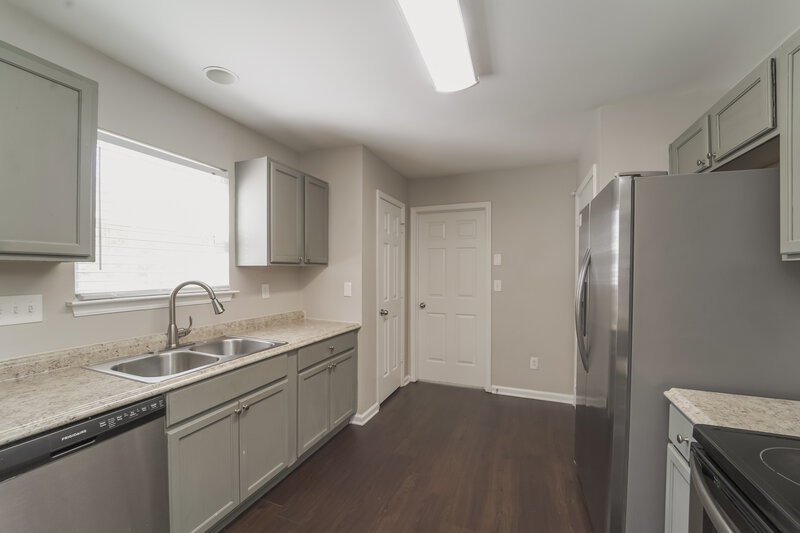 1,945/Mo, 7823 Montbrook Dr Charlotte, NC 28214 Kitchen View