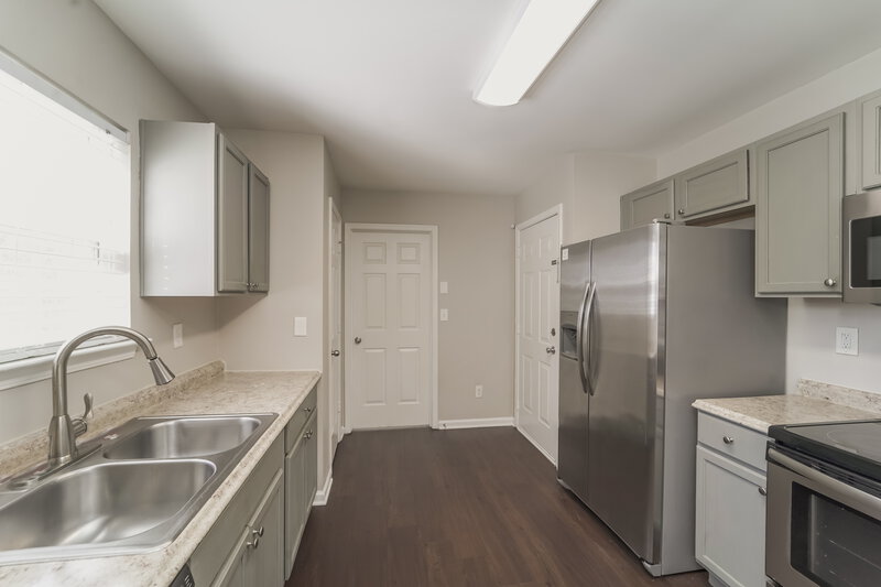 1,945/Mo, 7823 Montbrook Dr Charlotte, NC 28214 Kitchen View 2