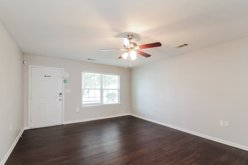 1,815/Mo, 1220 Chaser Ridge Ct Charlotte, NC 28216 Living Room View