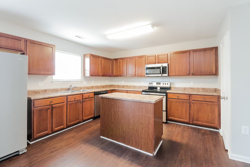 1,815/Mo, 1220 Chaser Ridge Ct Charlotte, NC 28216 Kitchen View