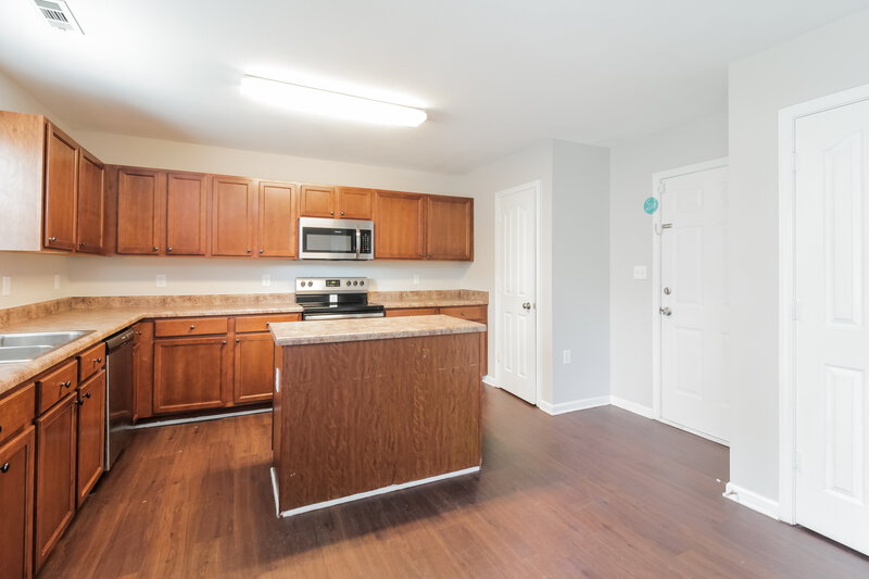 1,815/Mo, 1220 Chaser Ridge Ct Charlotte, NC 28216 Kitchen View 2