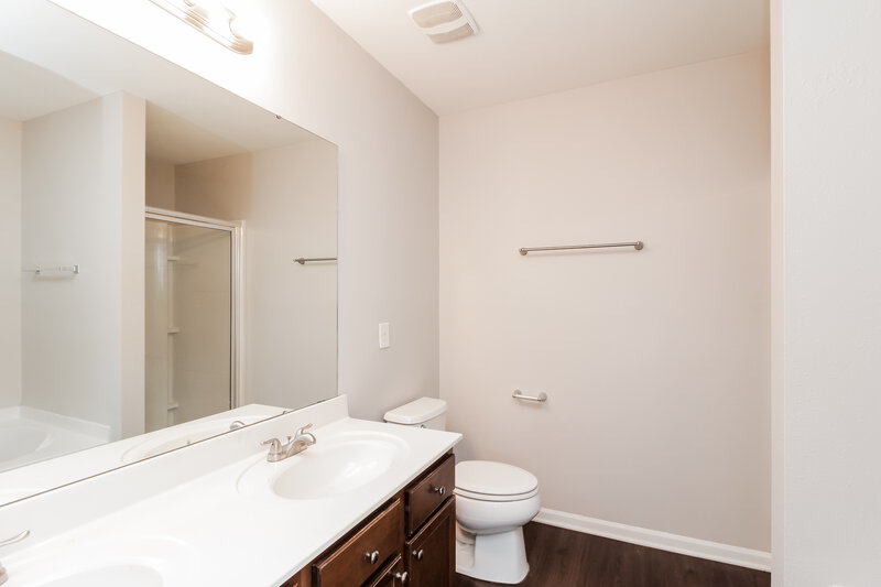 1,815/Mo, 1220 Chaser Ridge Ct Charlotte, NC 28216 Main Bathroom View