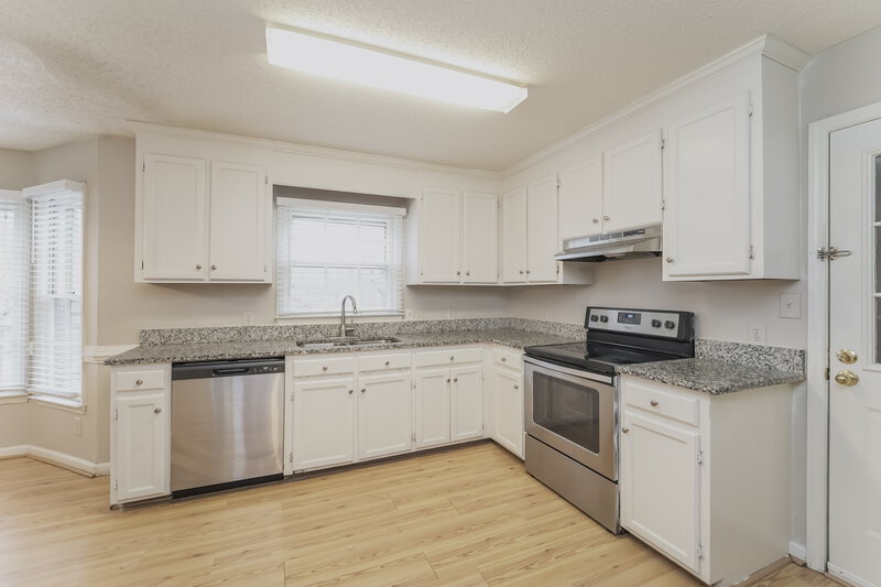 2,140/Mo, 9426 Harris Glen Dr Charlotte, NC 28269 Kitchen View 2