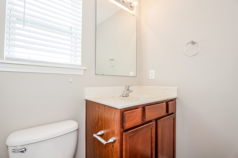 1,735/Mo, 2913 Westbury Ct Dallas, NC 28034 Main Bathroom View