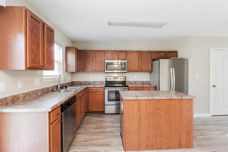 3,050/Mo, 1425 River Run Rd Lowell, NC 28098 Kitchen View