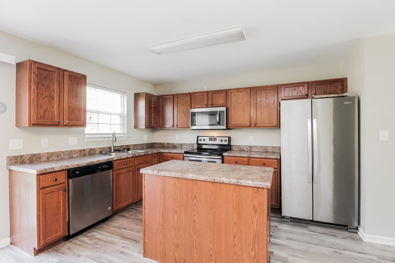 3,050/Mo, 1425 River Run Rd Lowell, NC 28098 Kitchen View 2