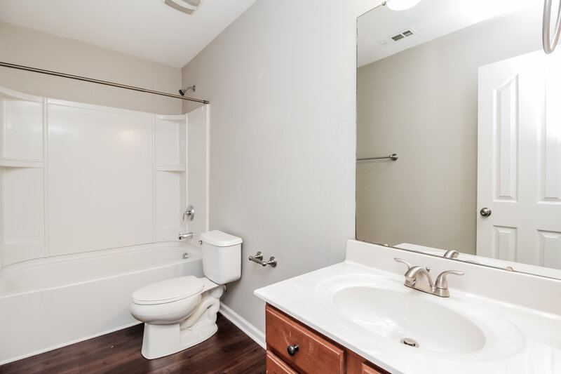 3,050/Mo, 1425 River Run Rd Lowell, NC 28098 Bathroom View