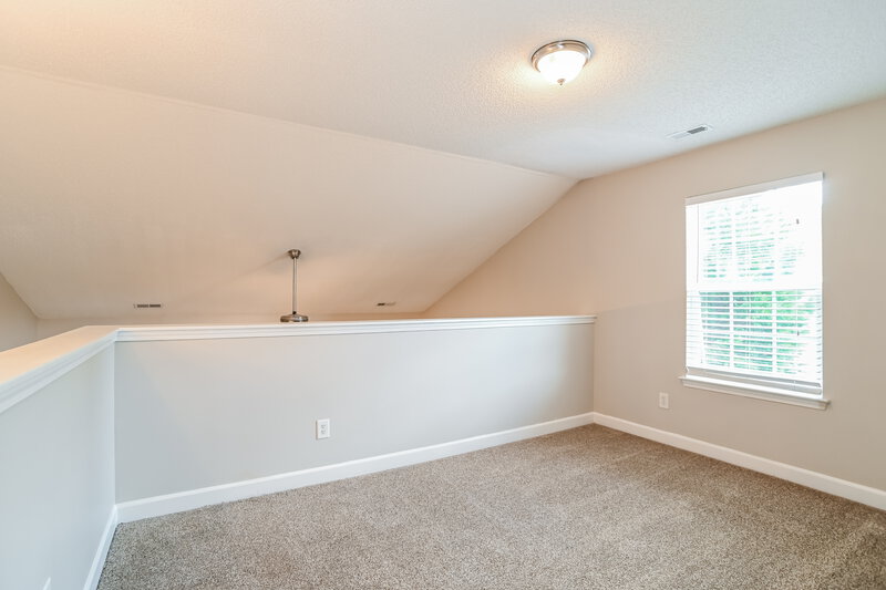 1,840/Mo, 604 Overlook Rd Lowell, NC 28098 Loft View